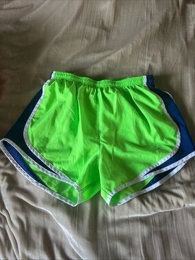 Nike Shorts Womens Small Green Mesh Nylon Running Training Active Swoosh Dri Fit